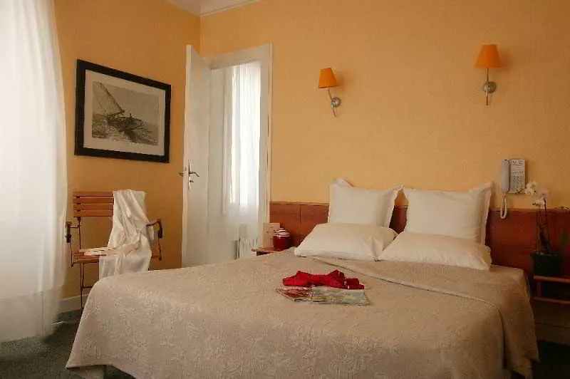 Brit Hotel Confort Cleria Lorient Centre