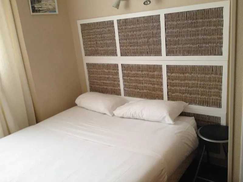 Brit Hotel Confort Cleria Lorient Centre 3*,