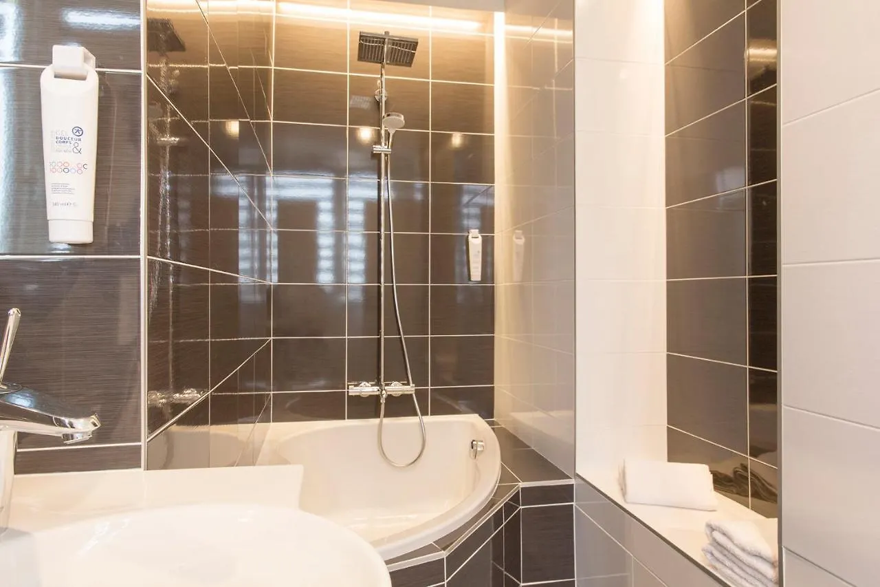 Brit Hotel Confort Cleria Lorient Centre 3*,
